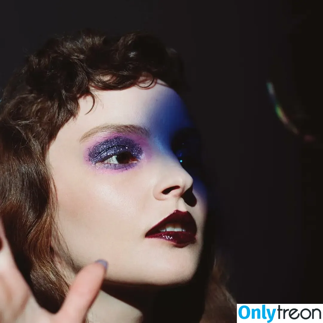 Lauren Mayberry nude photo #1030 (laurenevemayberry)