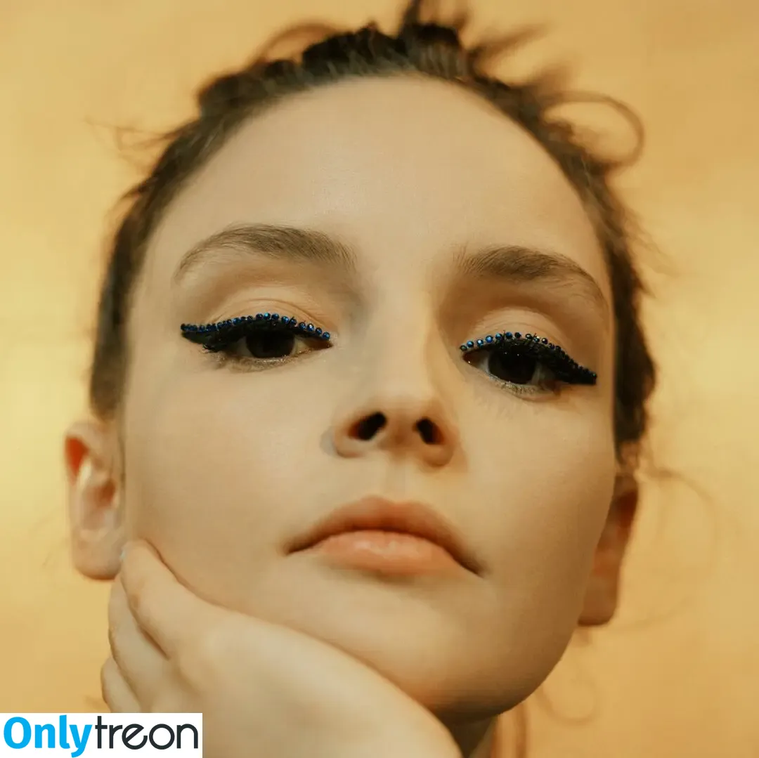 Lauren Mayberry nude photo #1031 (laurenevemayberry)