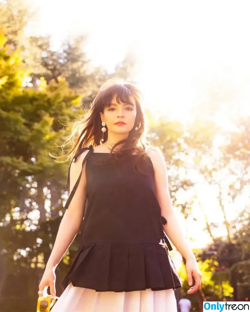 Lauren Mayberry nude photo #1104 (laurenevemayberry)