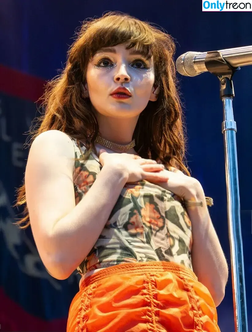 Lauren Mayberry nude photo #1115 (laurenevemayberry)