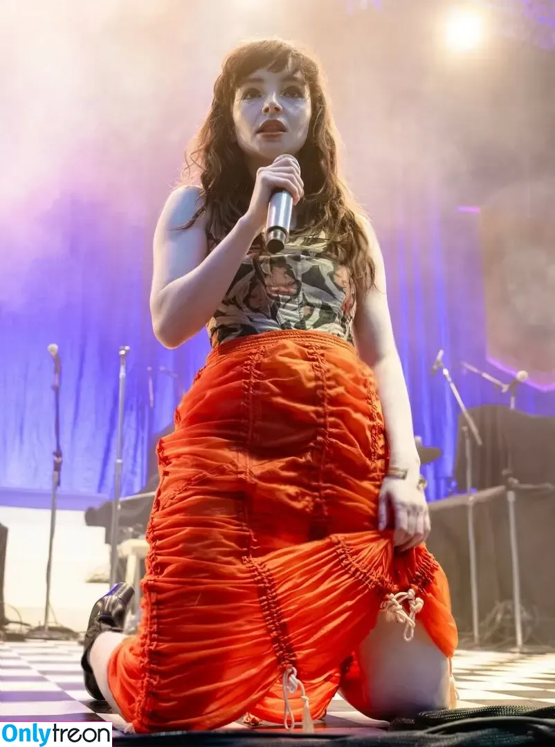 Lauren Mayberry nude photo #1118 (laurenevemayberry)