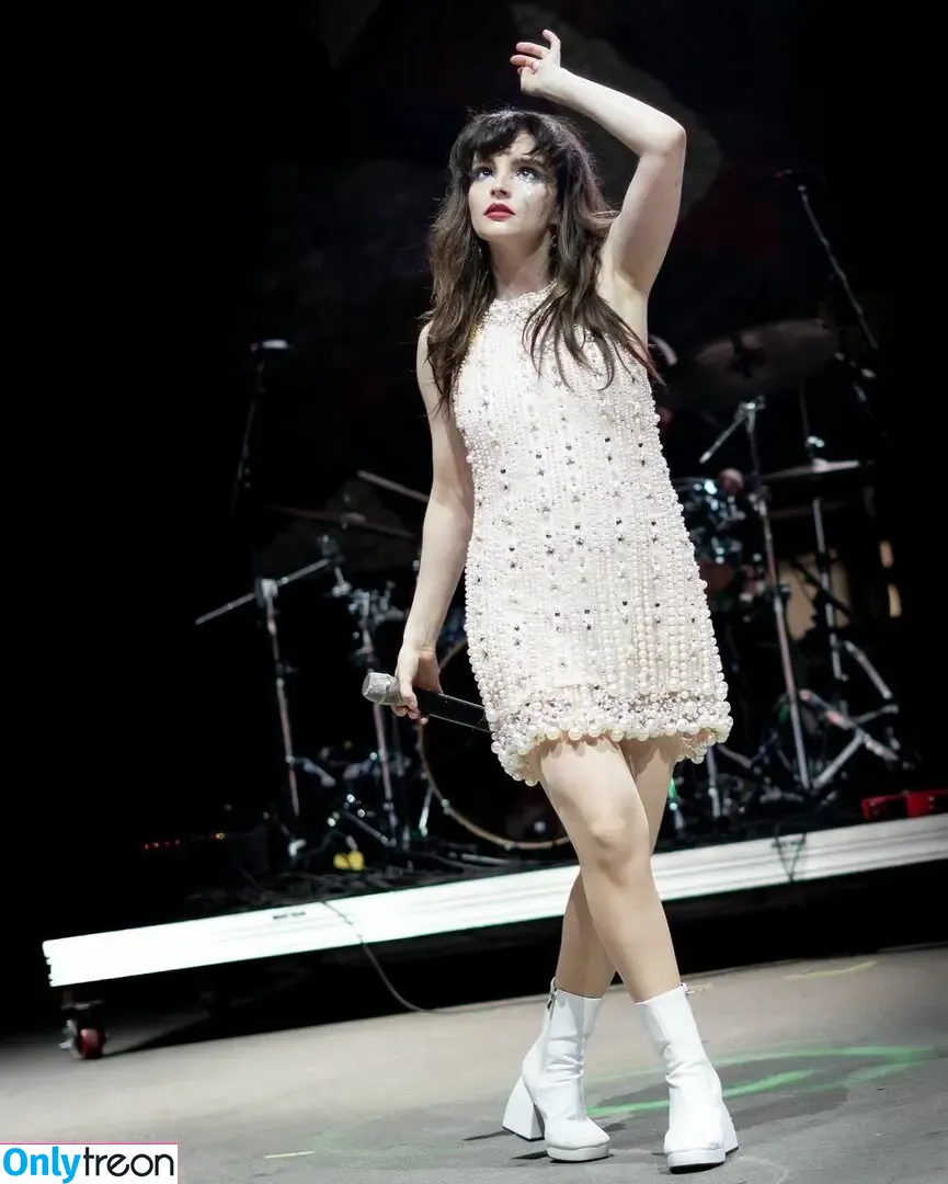 Lauren Mayberry nude photo #1134 (laurenevemayberry)