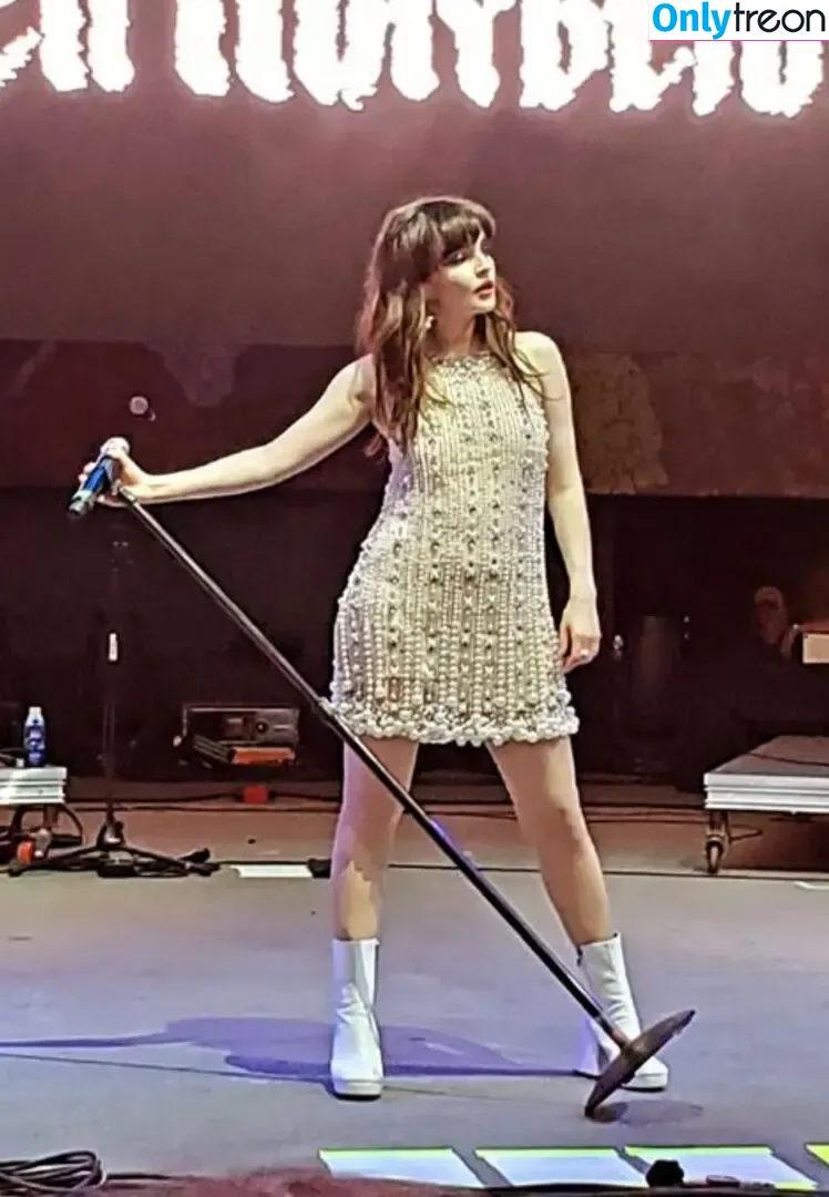 Lauren Mayberry nude photo #1141 (laurenevemayberry)