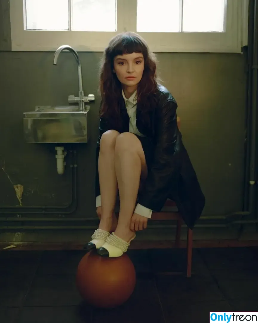 Lauren Mayberry nude photo #1163 (laurenevemayberry)