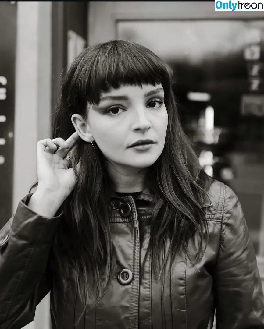 Lauren Mayberry nude photo #1230 (laurenevemayberry)