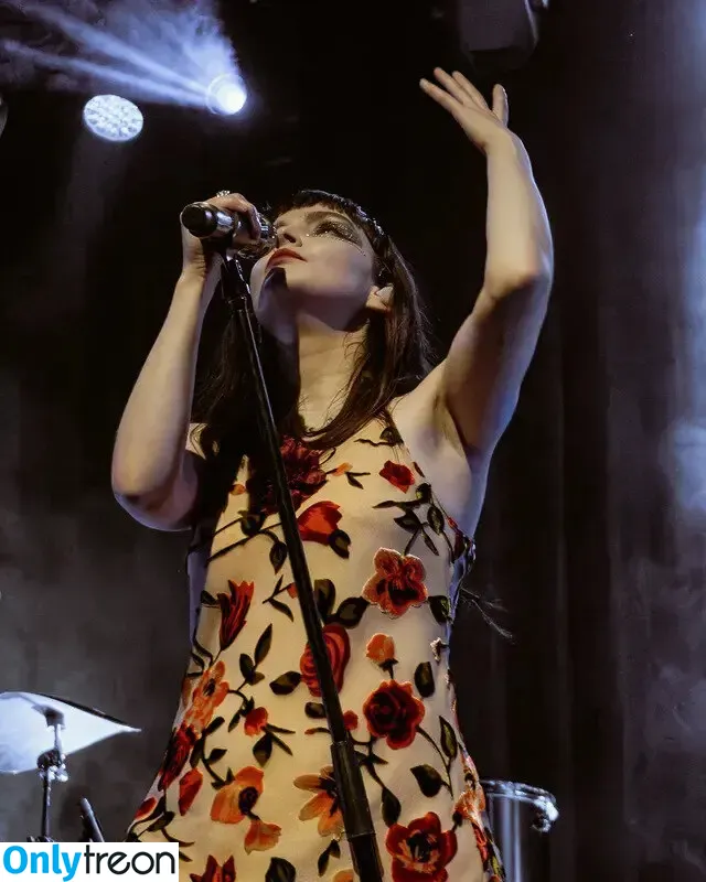 Lauren Mayberry nude photo #1484 (laurenevemayberry)