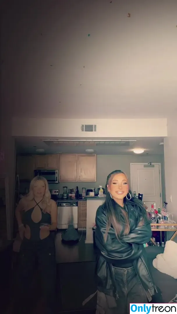 laurenmarino77 nude photo #0007 (laurenemarino)