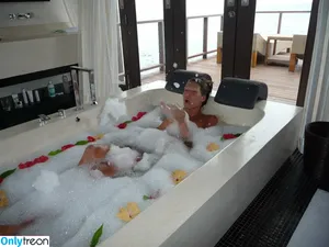 Laury Thilleman / laurythilleman nude photo #0023