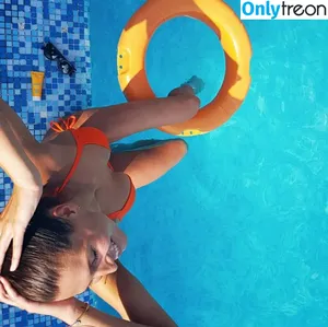 Laury Thilleman / laurythilleman nude photo #0034