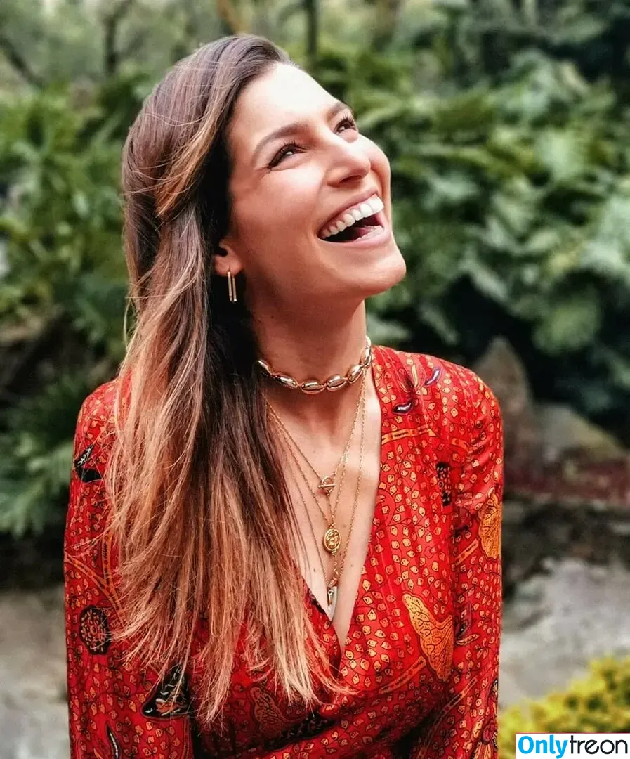 Laury Thilleman nude photo #0026 (laurythilleman)