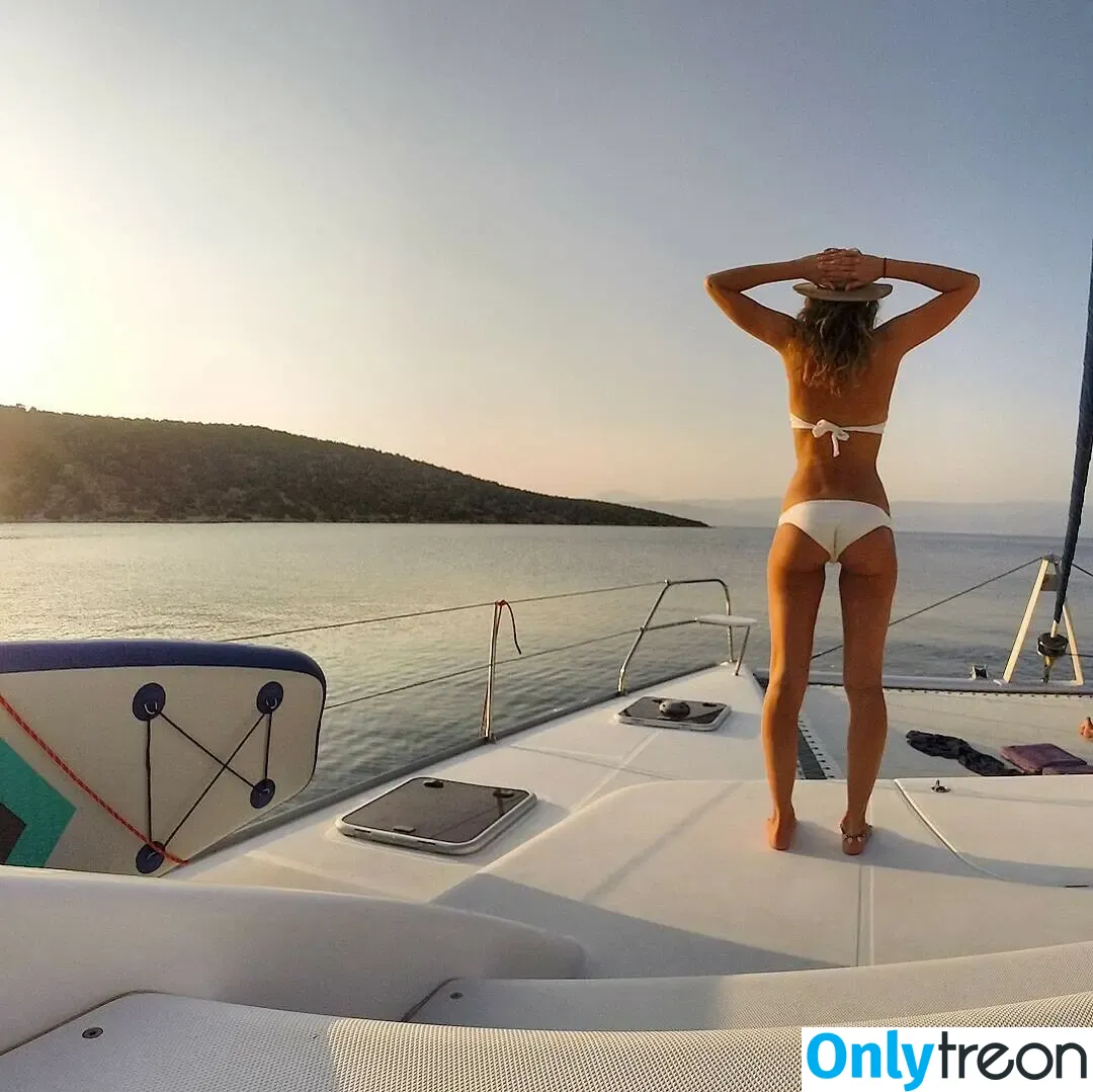 Laury Thilleman nude photo #0037 (laurythilleman)