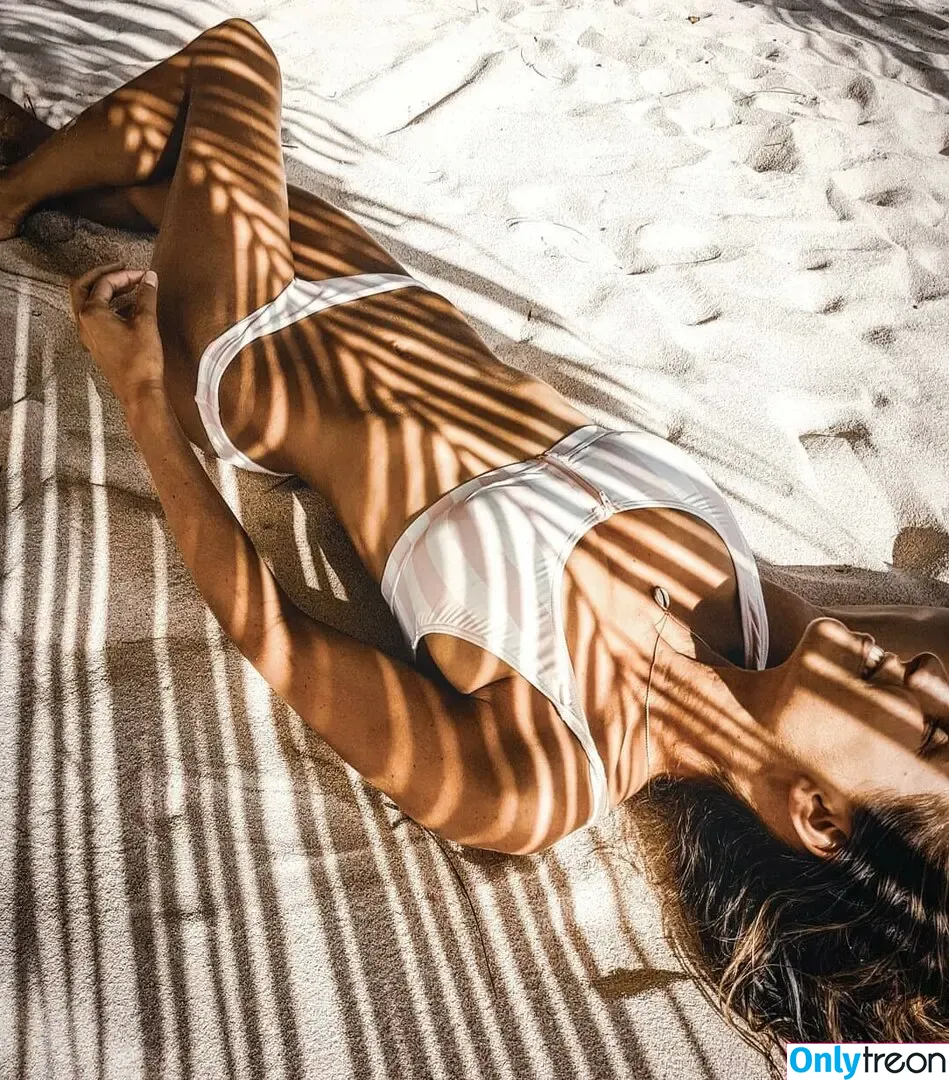 Laury Thilleman nude photo #0052 (laurythilleman)