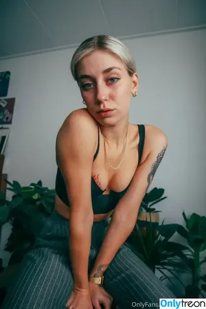 lavishulula / UlulaXx / lavinaluo nude photo #0338