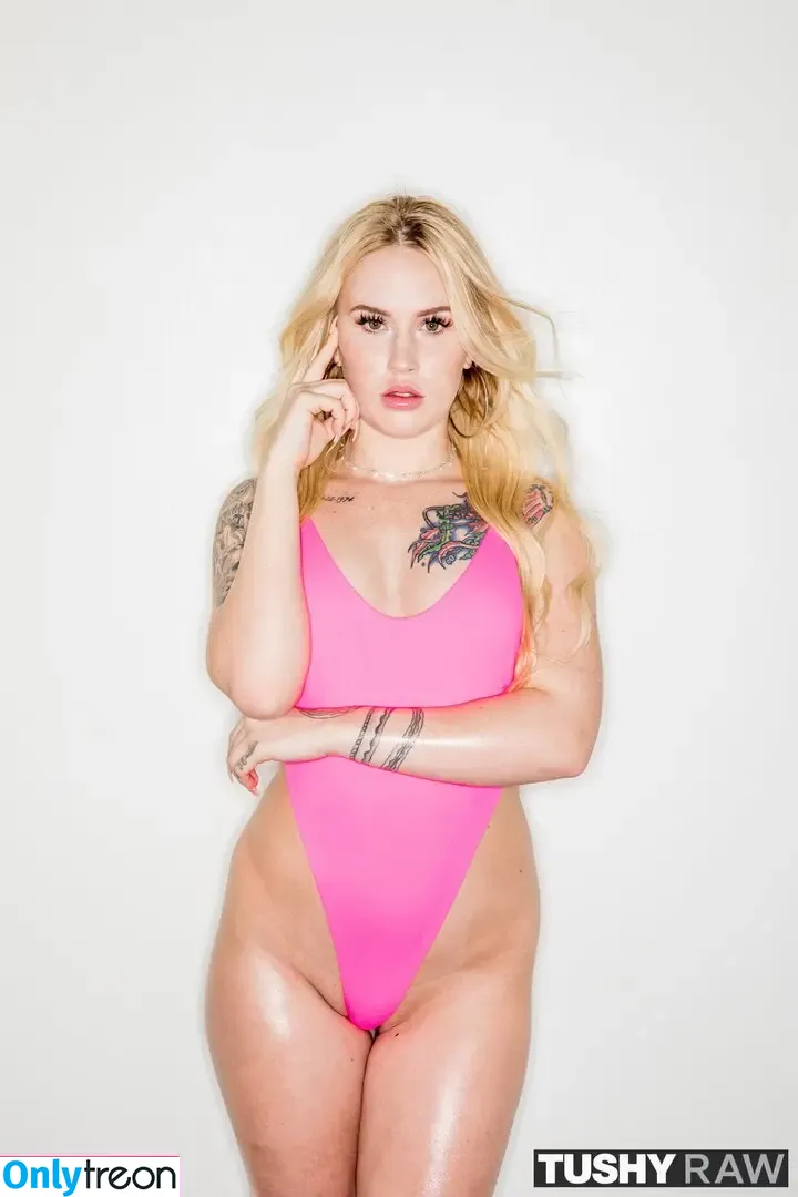 Layla Love nude photo #0039 (thelaylalove)