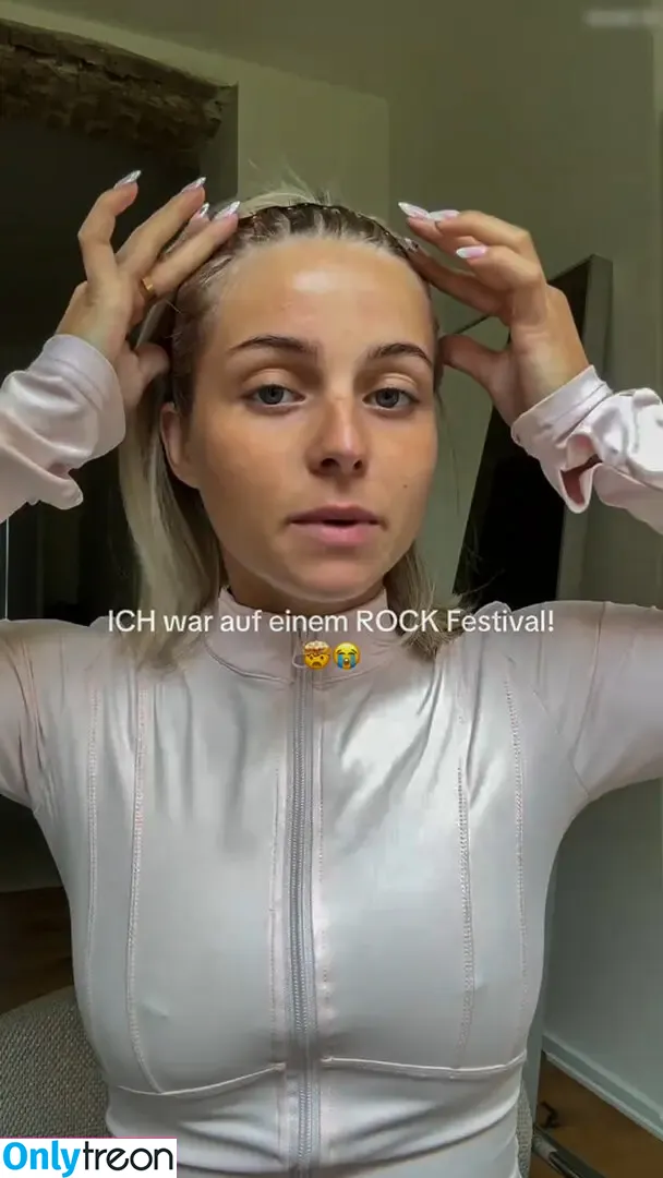 Lea Breuer nude photo #0188 (leabreuerr)