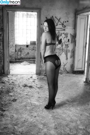 Lea Gruner / l.__gnr nude photo #0063