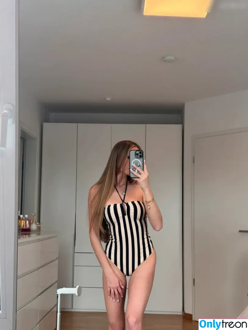 Lea Katharina Maria nude photo #1738 (leakatharinamaria)