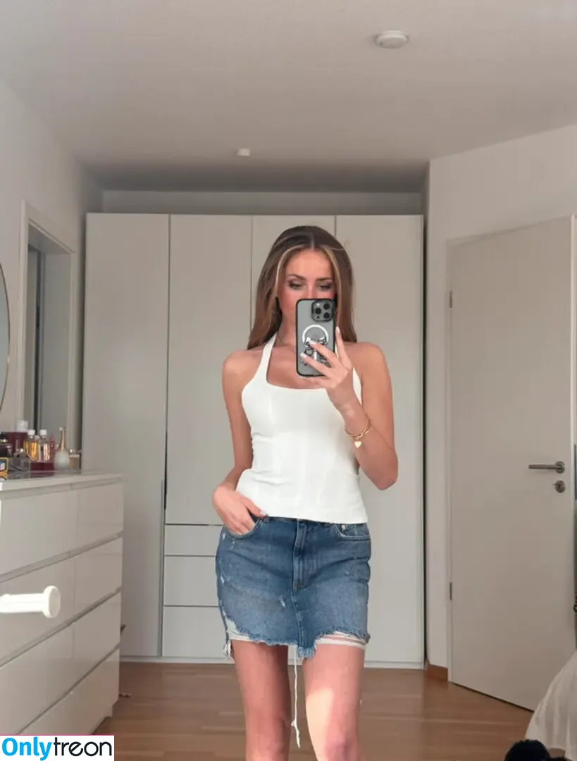 Lea Katharina Maria nude photo #1740 (leakatharinamaria)