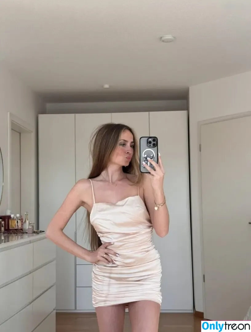 Lea Katharina Maria nude photo #1768 (leakatharinamaria)