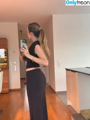 Lea Katharina Maria / leakatharinamaria nude photo #2074
