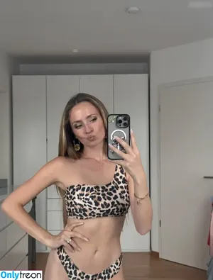 Lea Katharina Maria / leakatharinamaria nude photo #2083