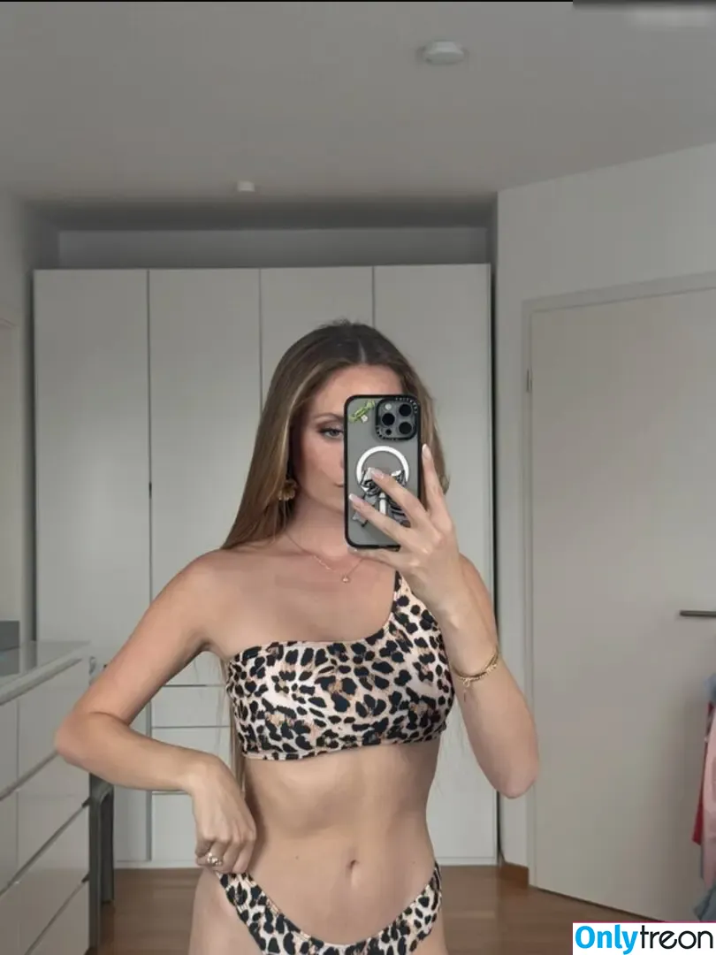 Lea Katharina Maria nude photo #2084 (leakatharinamaria)
