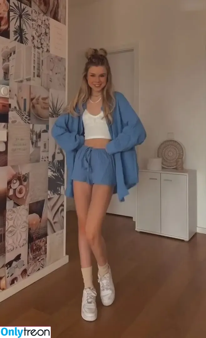 Lea Peach nude photo #0160 (Lea Peach)