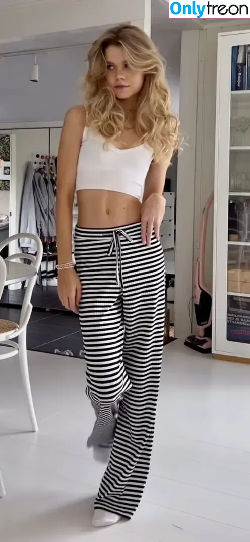 Lea Peach nude photo #0960 (Lea Peach)