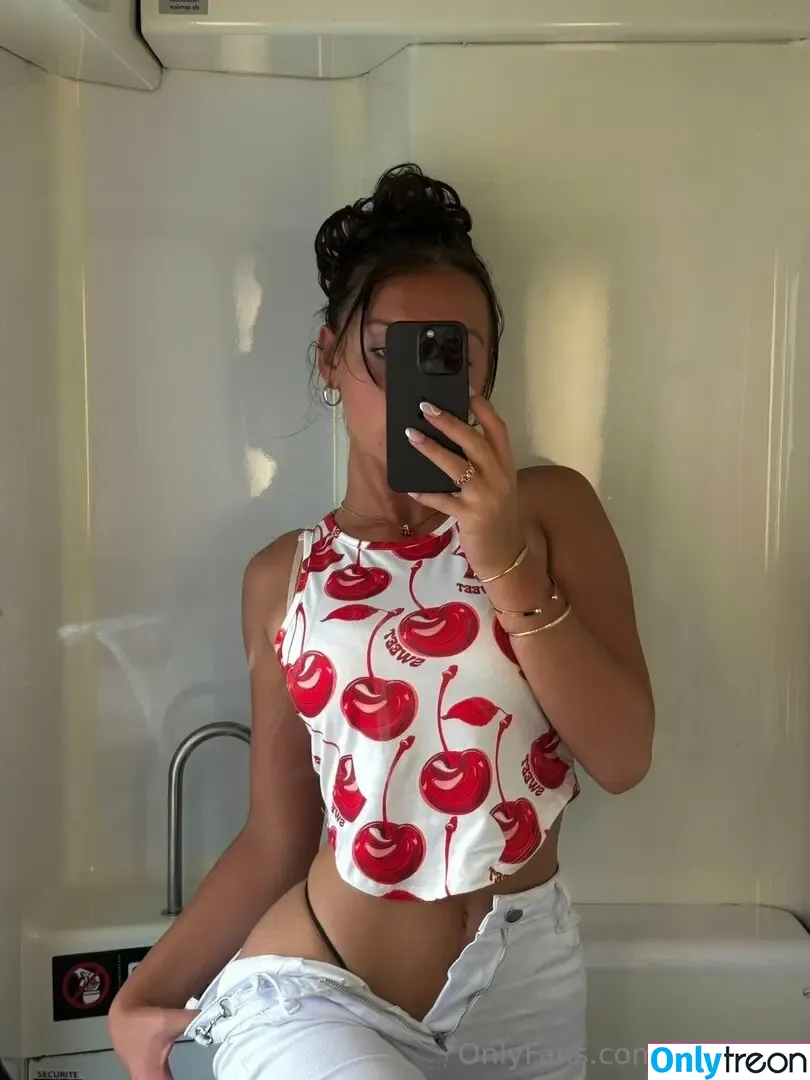 lea.renez nude photo #0294 (lea.renez)