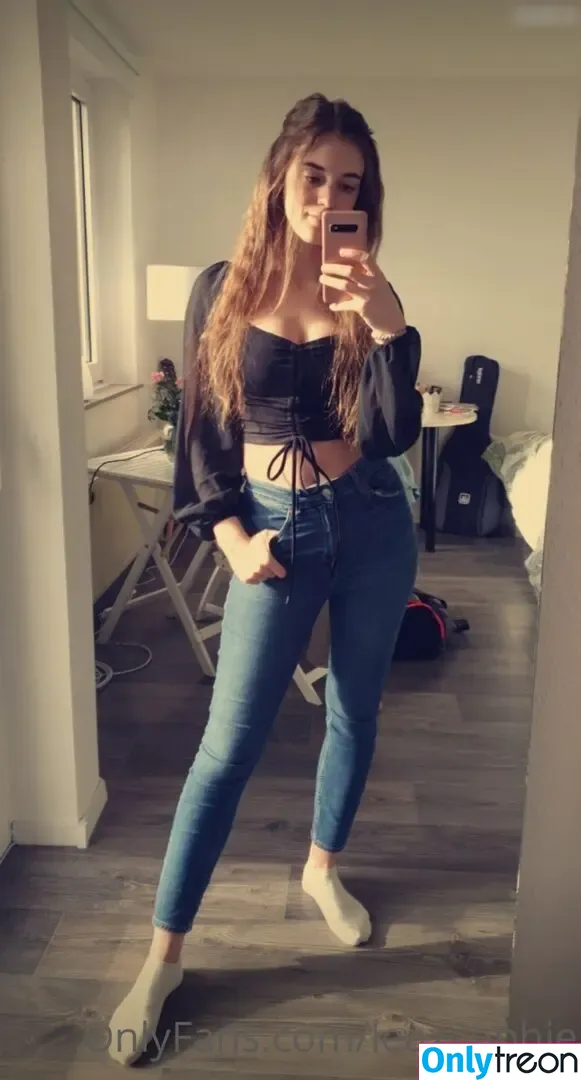 leaxsophie nude photo #0015 (leaxsophie)