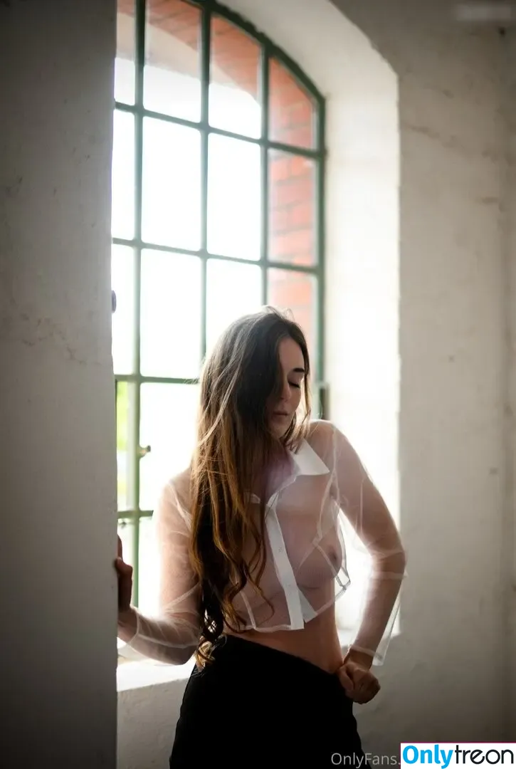 leaxsophie nude photo #0046 (leaxsophie)