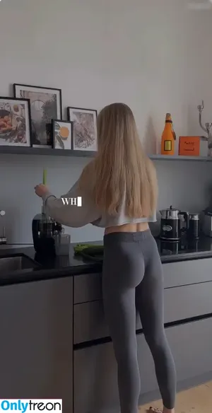  nude photo #0007