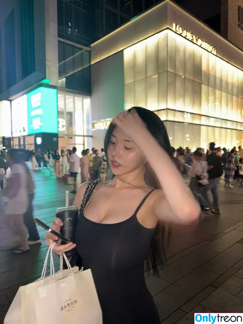 Lee Yeonwoo nude photo #0292 (yeonwooahh / 이연우)
