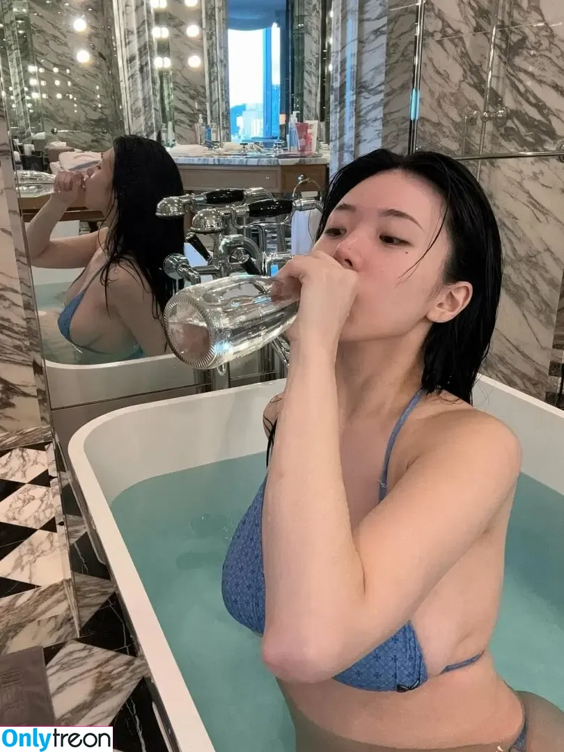 Lee Yeonwoo nude photo #0396 (yeonwooahh / 이연우)