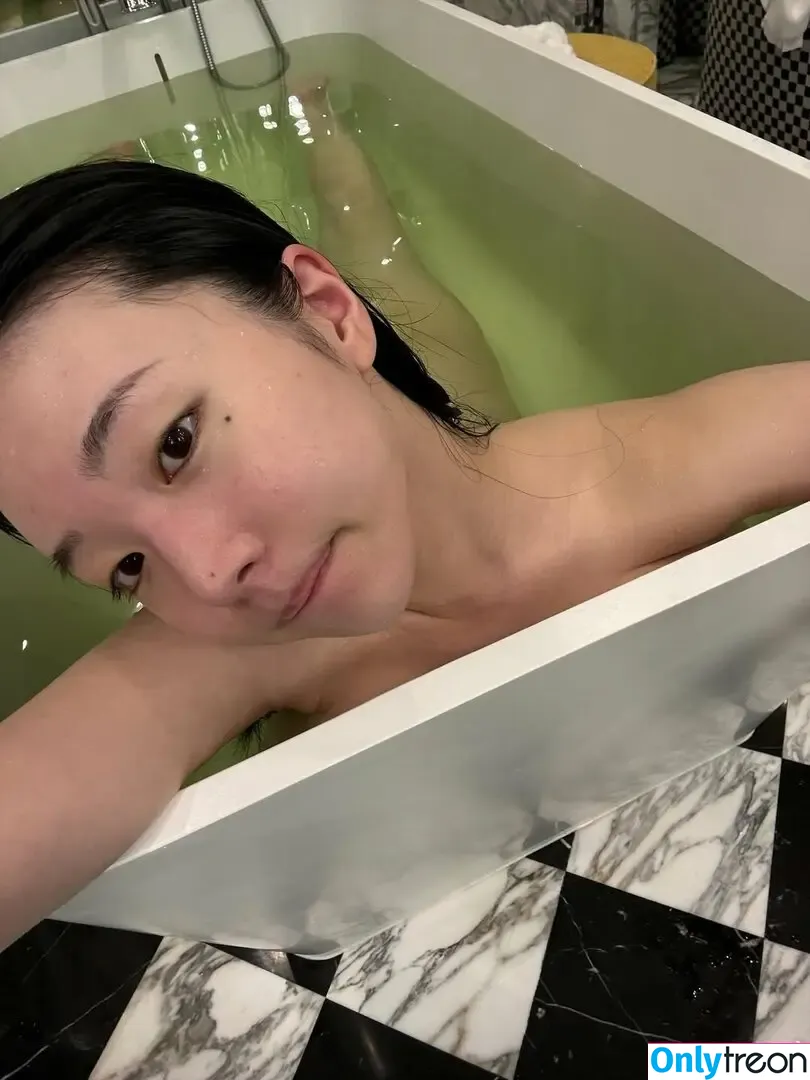 Lee Yeonwoo nude photo #0421 (yeonwooahh / 이연우)