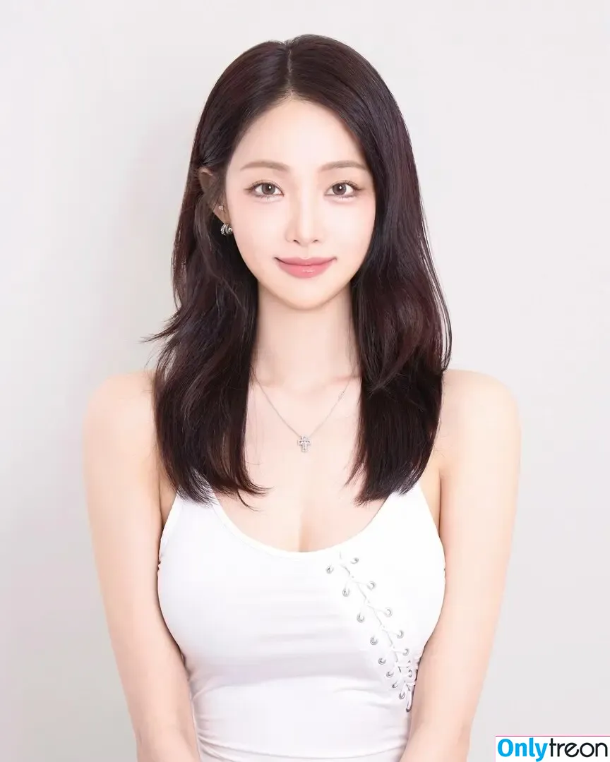 Lee Yeonwoo nude photo #0430 (yeonwooahh / 이연우)