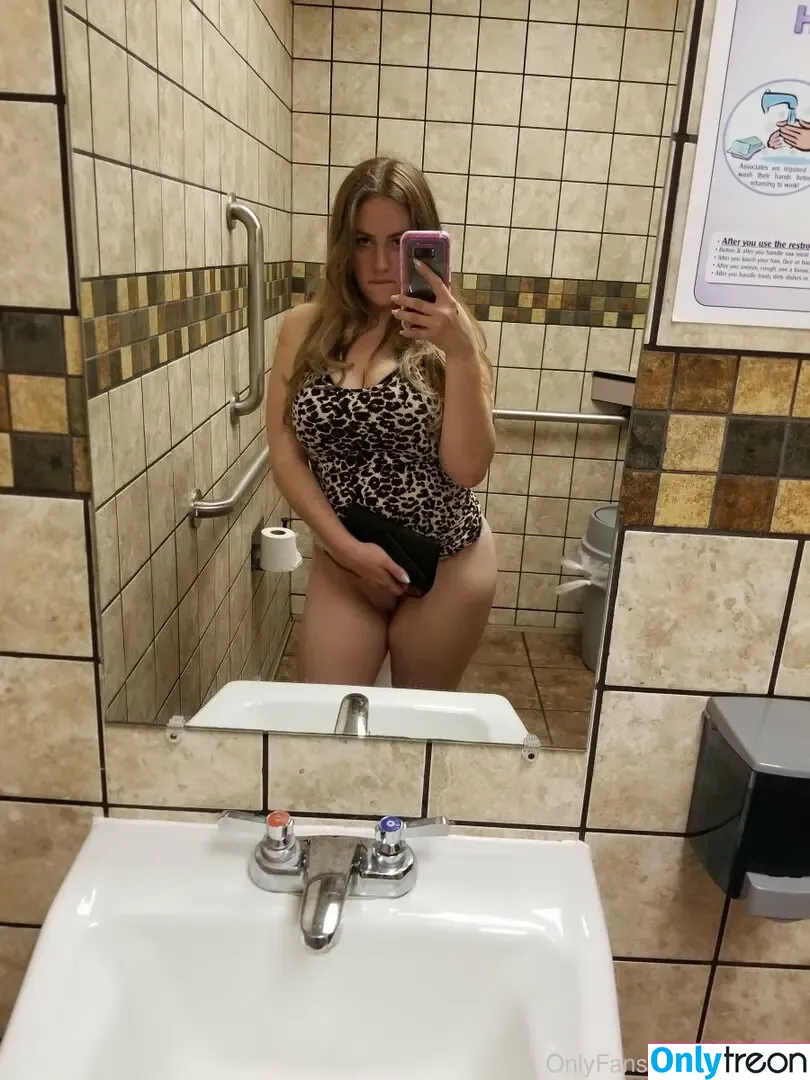 LeeAnne nude photo #0006 (da1ryqueen00 / leeanne_)