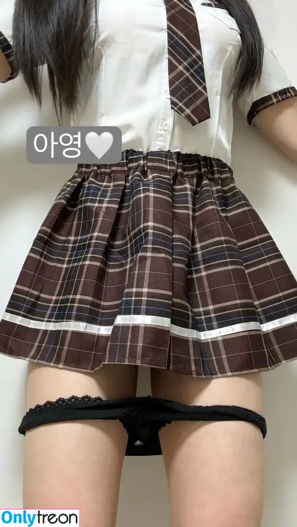 LeeAyeongA nude photo #0025 (Lee Ayeong‘s Feet / LeeAyeong / yeongalee / 이아영)