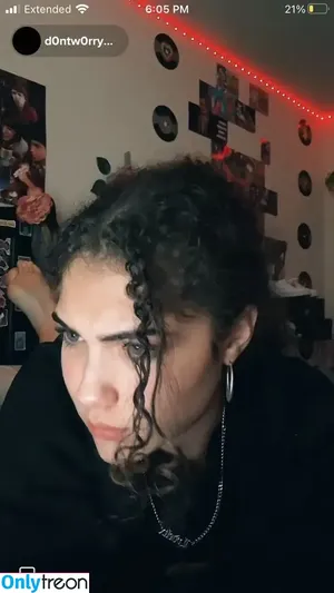 Leedeliks / D0ntw0rryab0utittt / Lydelix / Lydelixpr / myw0rldid0whatiwisht0 nude photo #0002