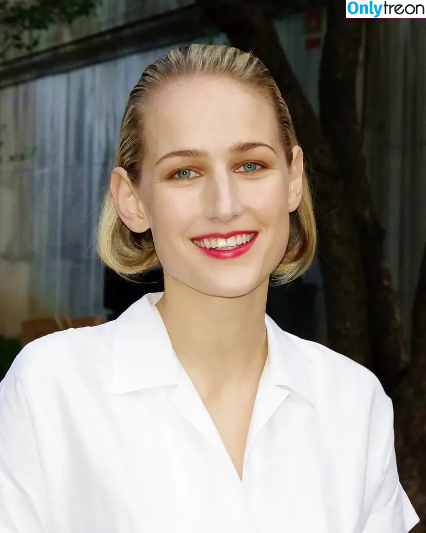 Leelee Sobieski nude photo #0228 (MissSobieski / leeleesobieskii)