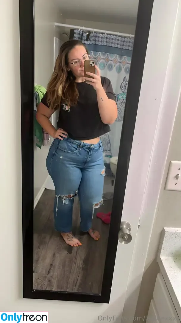 leeleexxxo nude photo #0006 (leeleexo__)