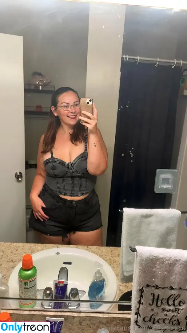leeleexxxo nude photo #0021 (leeleexo__)