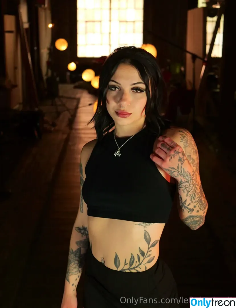leftsharkcait nude photo #0113 (leftsharkcait)
