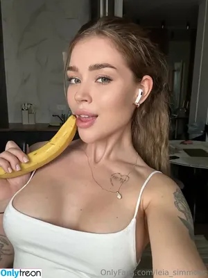 Leia Simmons / leia_simmons nude photo #0013