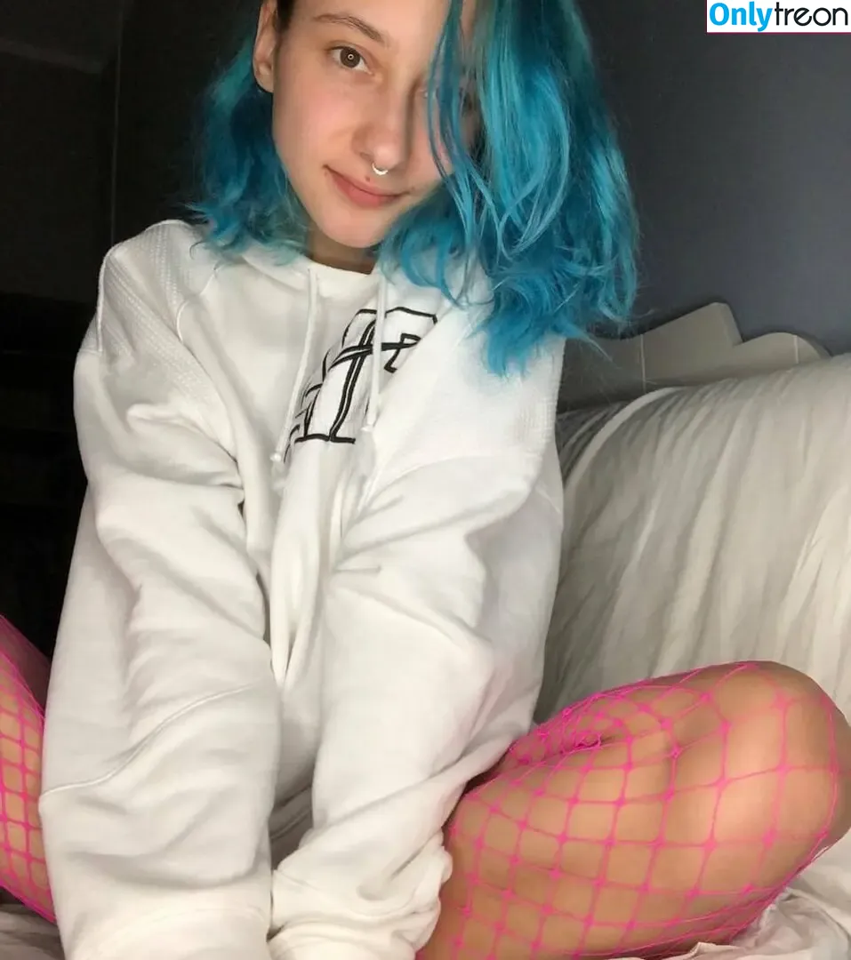leliloo nude photo #0068 (lelilou.official)