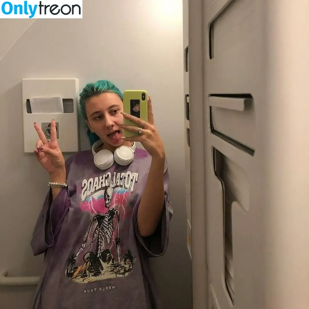 leliloo nude photo #0069 (lelilou.official)