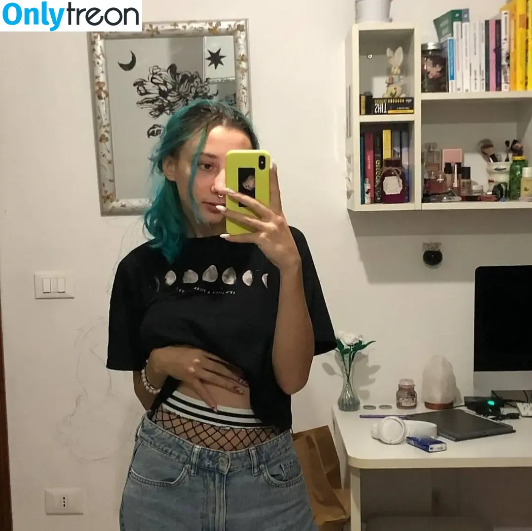 leliloo nude photo #0076 (lelilou.official)