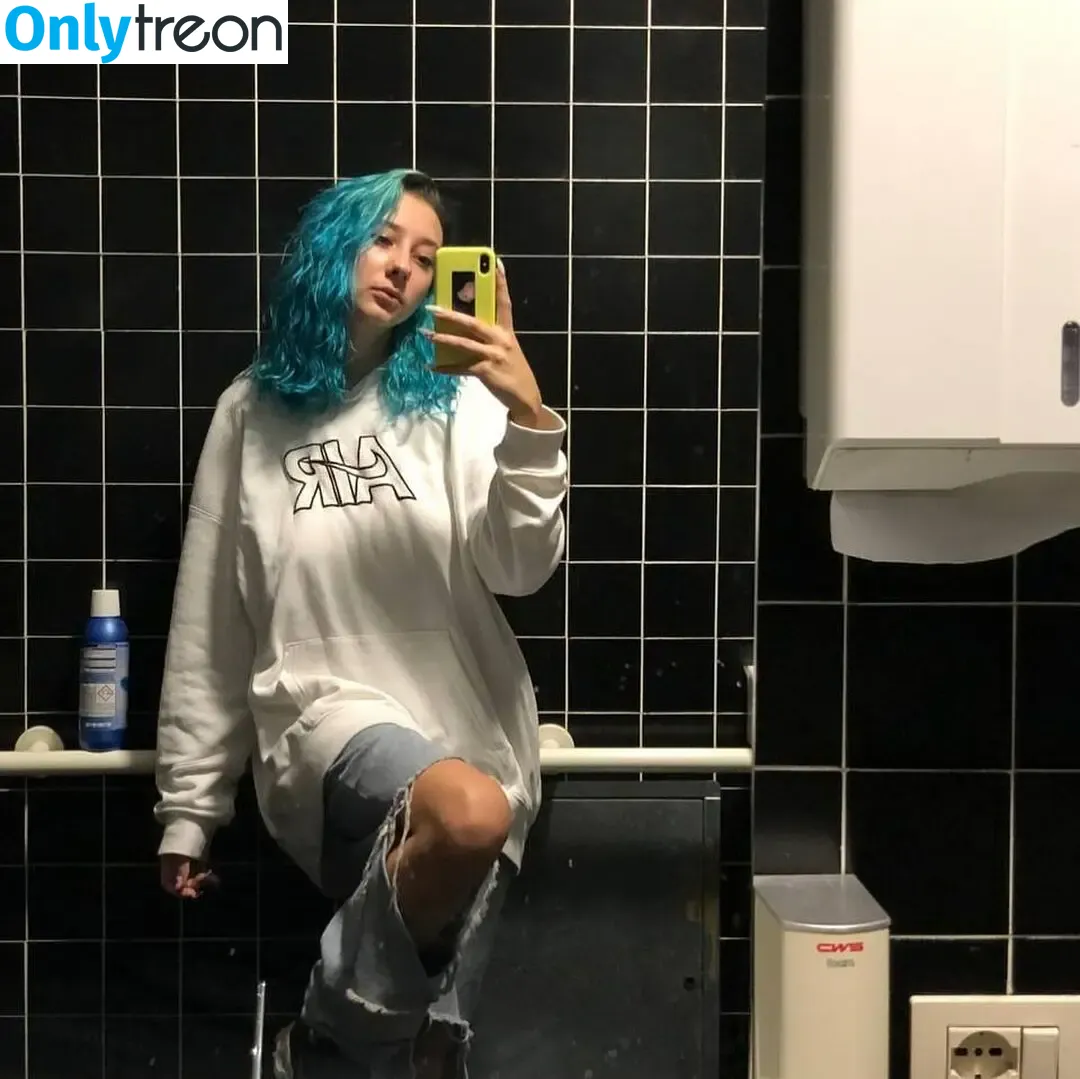 leliloo nude photo #0077 (lelilou.official)