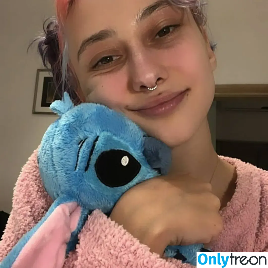 leliloo nude photo #0096 (lelilou.official)
