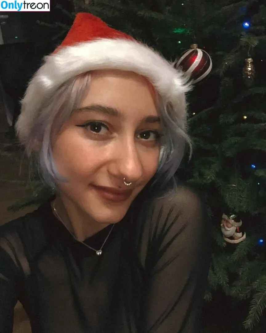 leliloo nude photo #0107 (lelilou.official)